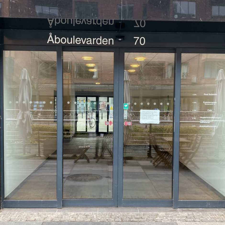 Indgangen til KIF Aarhus